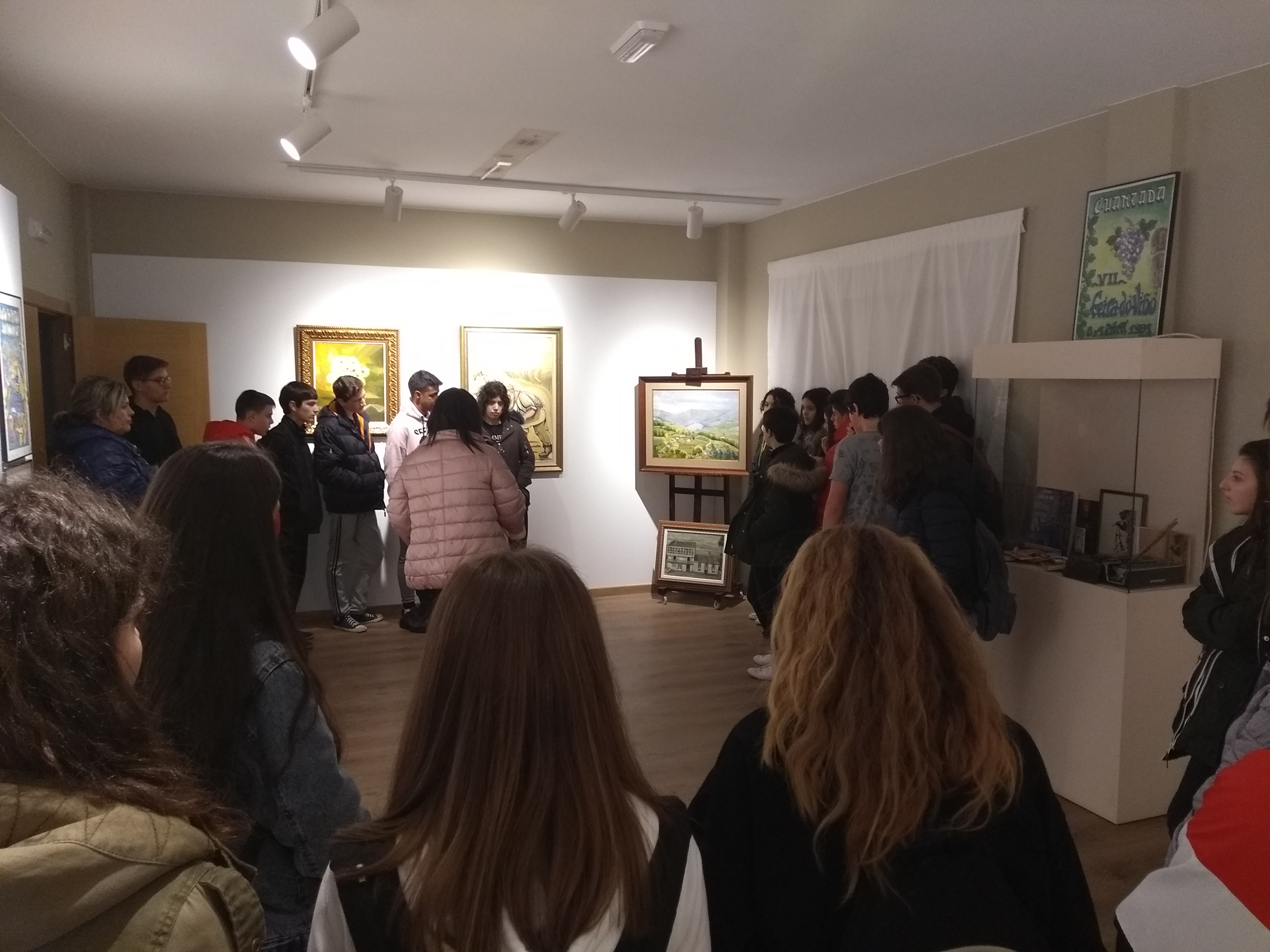 Visita de alumnos do IES Monterroso á Exposición de Yebra de Ares do Instituto de Estudos Estudos Ulloans