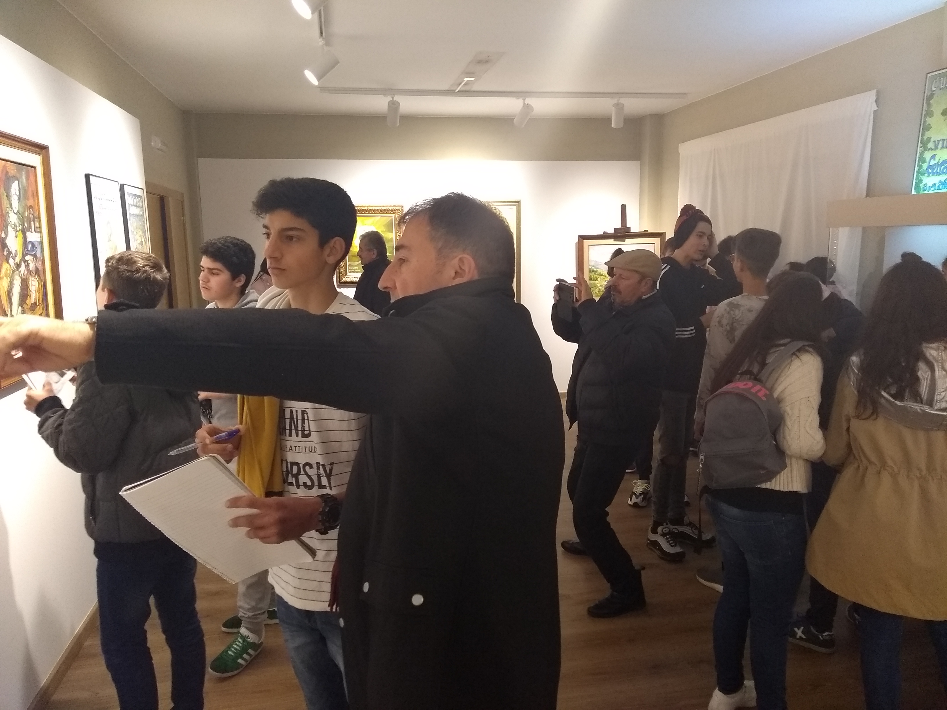 Visita de alumnos do IES Palas de Rei á Exposición Yebra de Ares do Instituto de Estudos Ulloáns